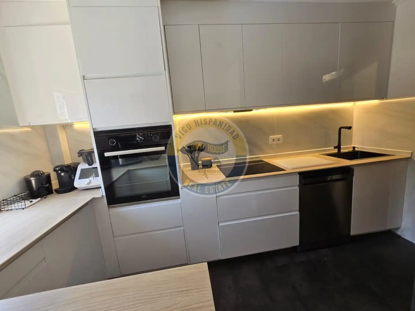 Kitchen of Flat for sale in Vigo   with Terrace and Furnished