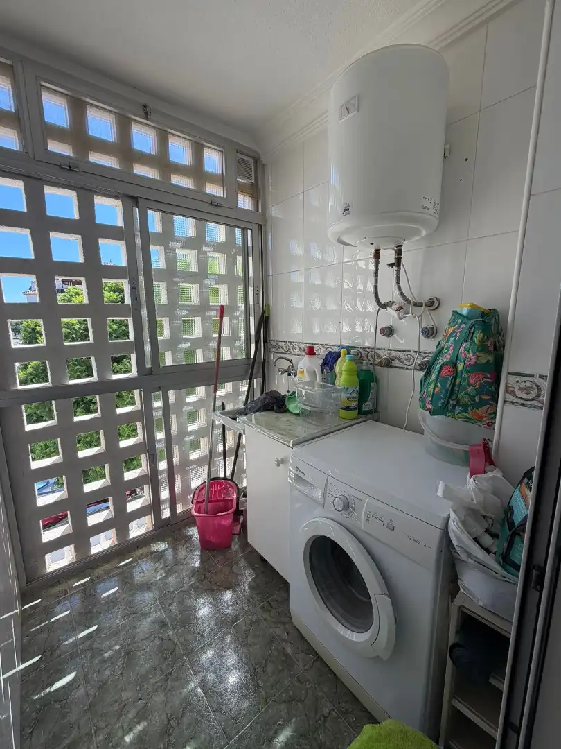 Piso con ascensor en venta en Calle Pintor Cipriano Maldonado 17, imagen 9