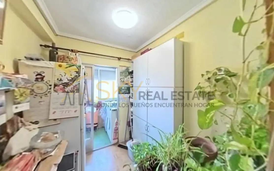 Habitación de Piso en venta en Madrid con Amueblado