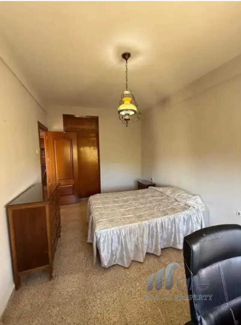 Habitación de Piso en venta en Granada con Calefacción, Terraza y Amueblado