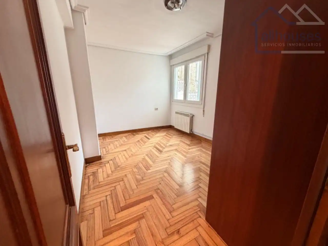 Habitación de Piso en venta en Vigo  con Calefacción, Parquet y Terraza