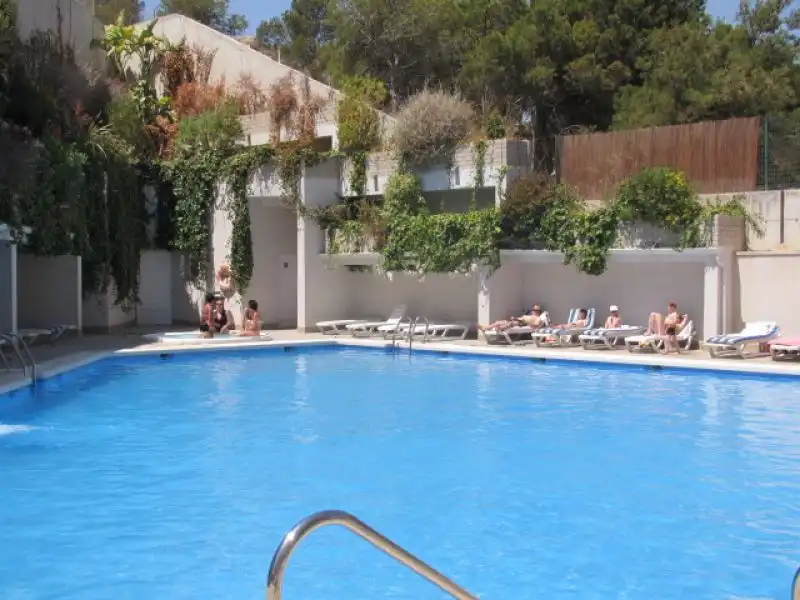 Piscina de Apartament en venda en Alicante / Alacant amb Aire condicionat, Calefacció i Jardí privat