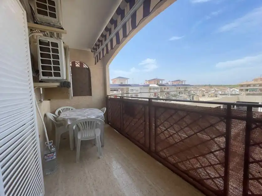 Terrassa de Apartament en venda en Torrevieja amb Aire condicionat, Terrassa i Moblat