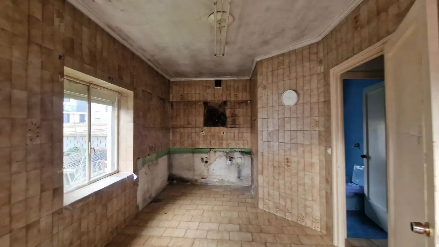 Cuina de Casa o xalet en venda en Torrelavega  amb Terrassa, Traster i Balcó