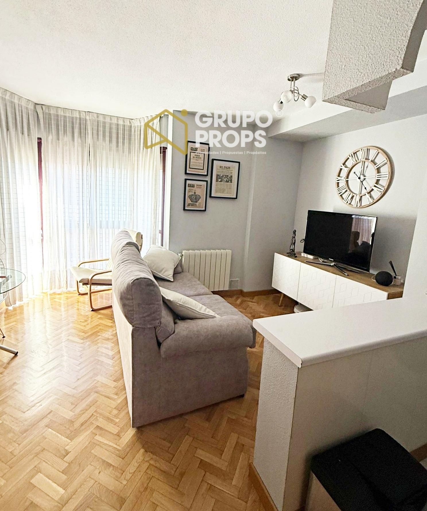 Sala de estar de Apartamento en venta en  Madrid Capital con Aire acondicionado, Calefacción y Jardín privado