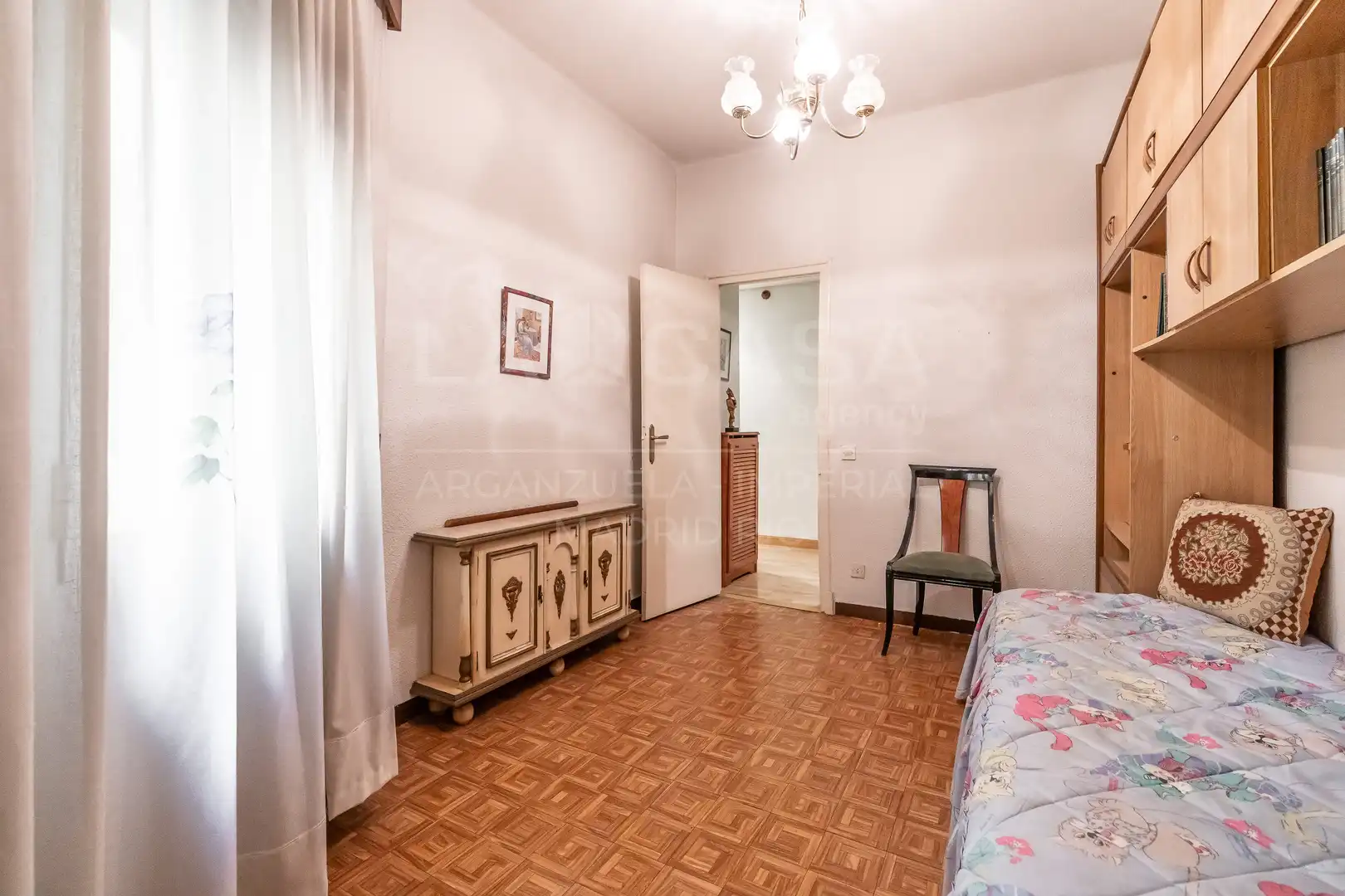 Habitación de Piso en venta en Madrid con Calefacción y Trastero