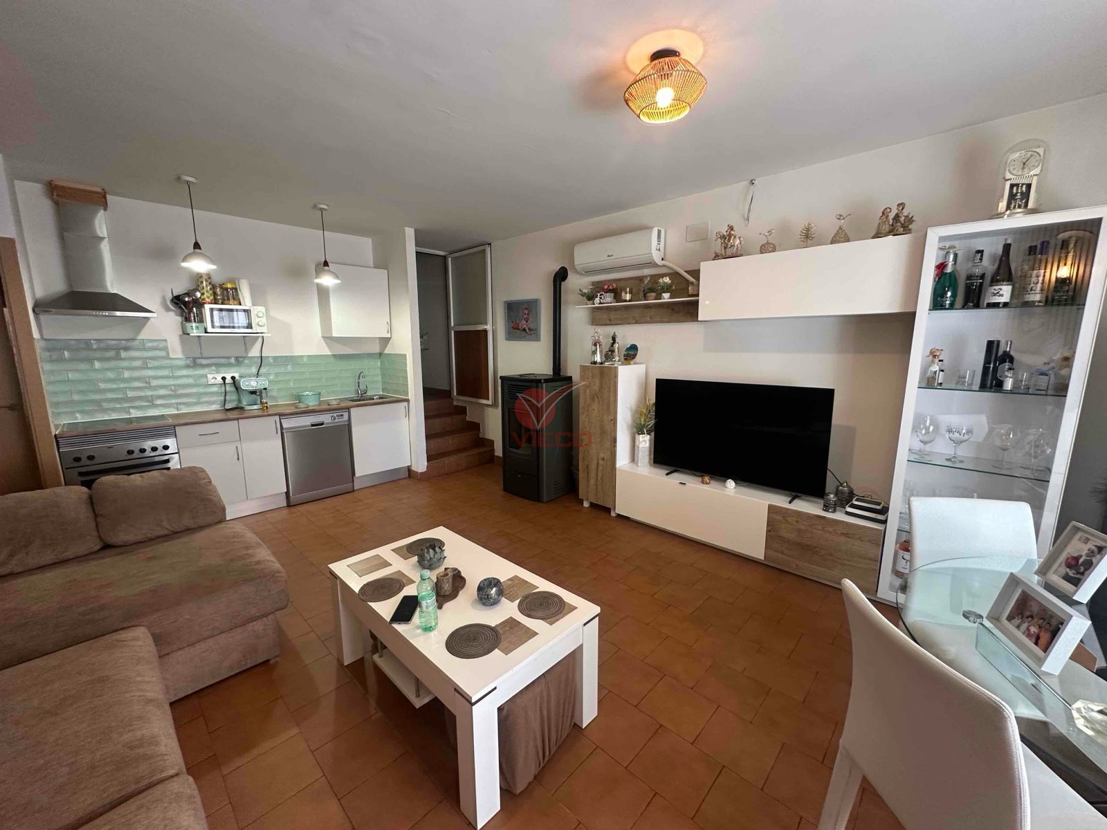 Sala d'estar de Casa o xalet en venda en Villalba de la Sierra amb Aire condicionat, Calefacció i Moblat