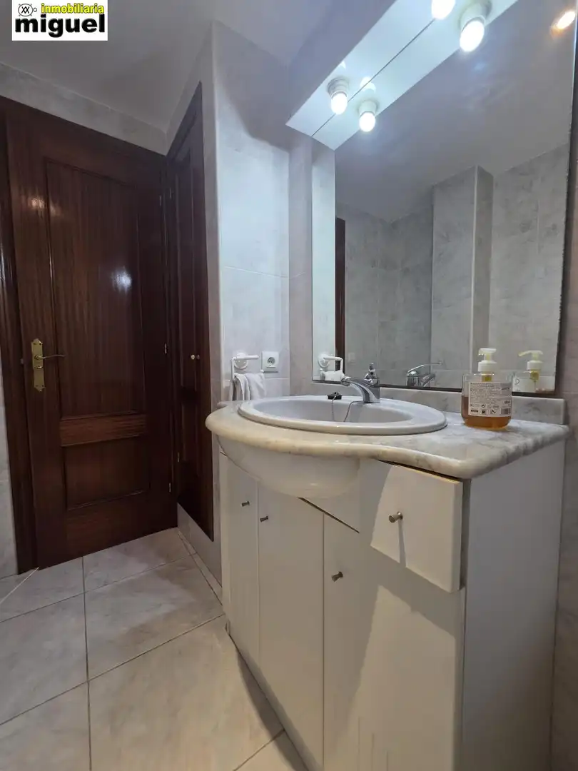 Baño de Apartamento en venta en Val de San Vicente  con Amueblado