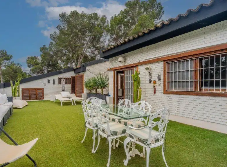 Garden of Houses for sale in Paterna  with Air Conditioner, Heating and Private garden