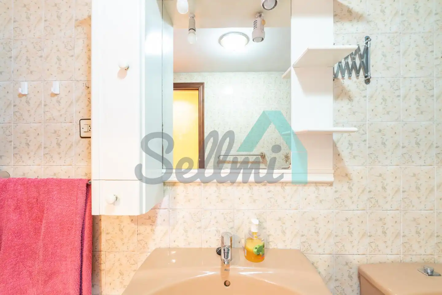 Bathroom of Flat for sale in San Martín del Rey Aurelio  with Heating, Parquet flooring and Storage room