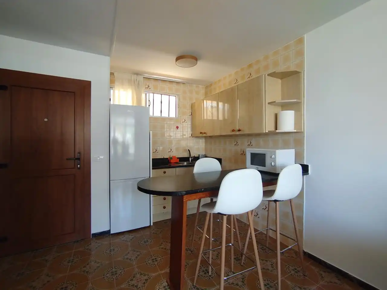 Cuina de Apartament de lloguer en San Bartolomé de Tirajana amb Moblat, Balcó i Internet