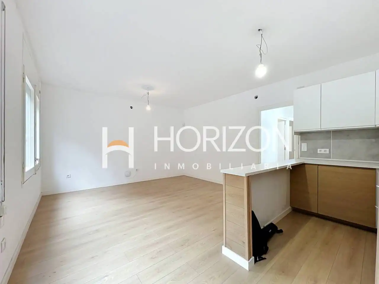 Sala de estar de Piso en venta en Barcelona con Parquet, Trastero y Amueblado