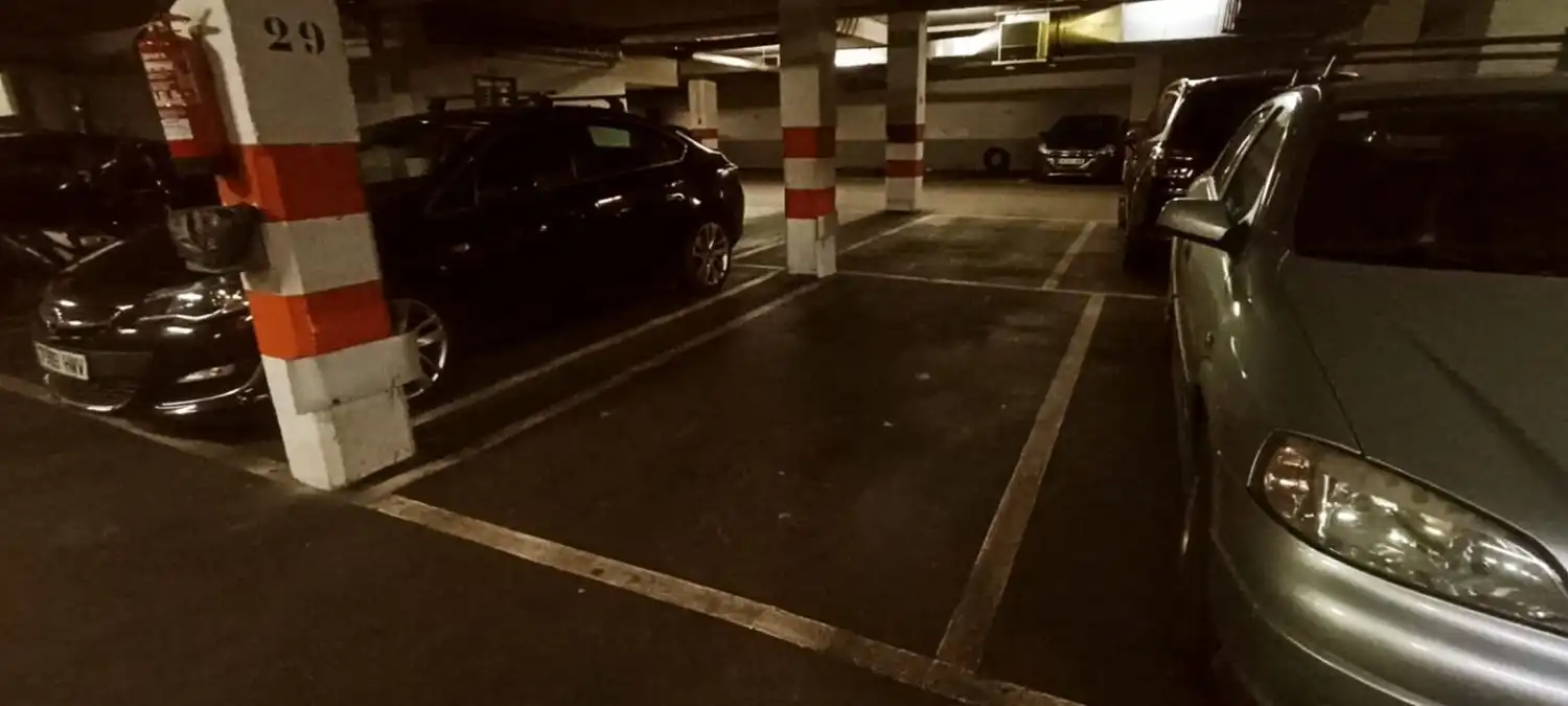 Parking de Piso en venta en Gijón  con Calefacción