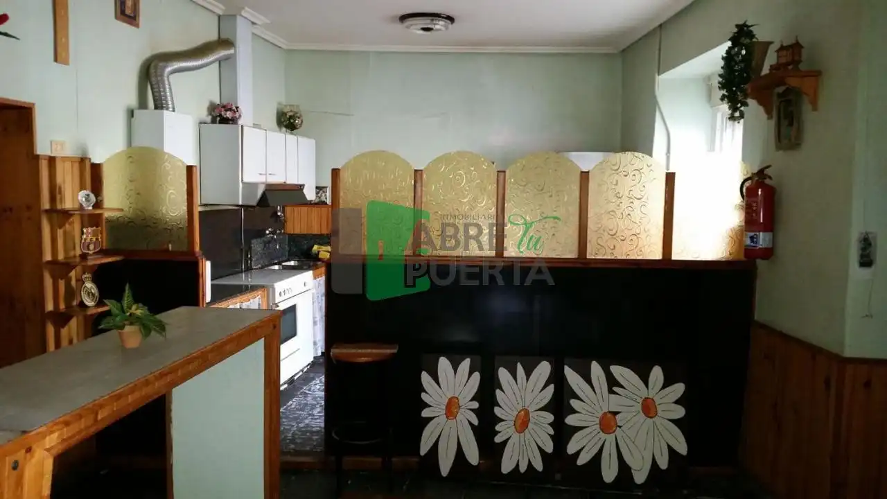 Cuina de Finca rústica en venda en Ourense Capital  amb Calefacció i Traster
