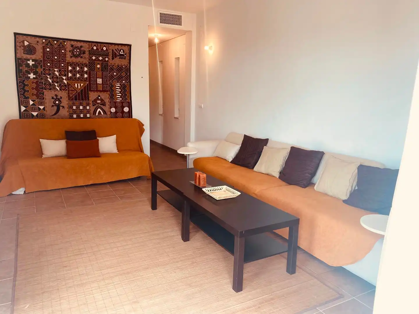 Sala de estar de Piso en venta en Almería con Trastero, Amueblado y Piscina comunitaria