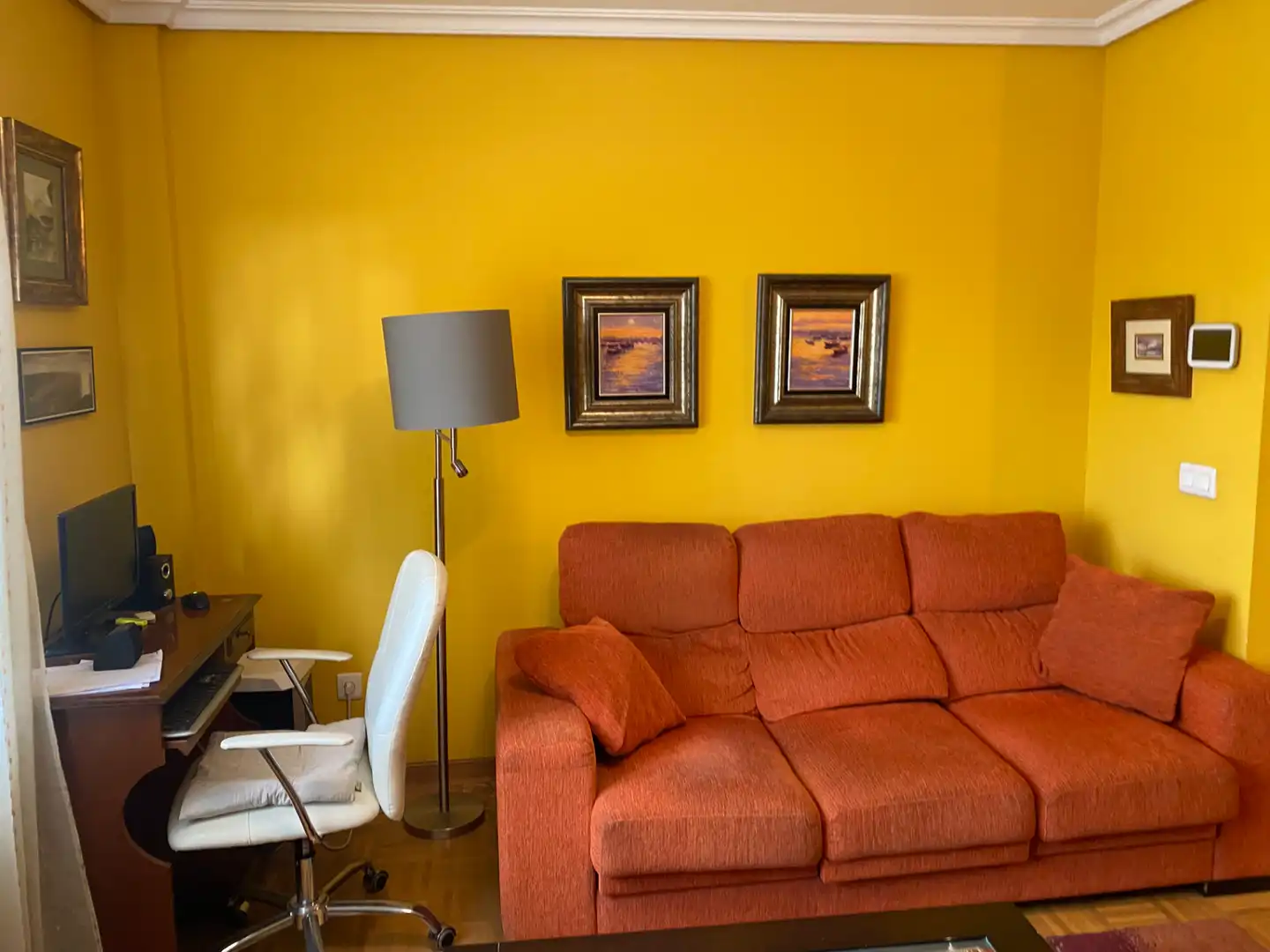 Living room of Flat for sale in Avilés  with Heating, Parquet flooring and Storage room