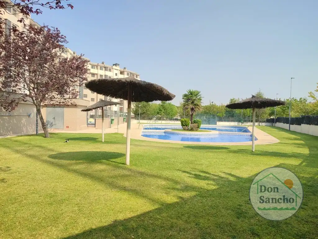 Swimming pool of Attic for sale in Valladolid  with Air Conditioner, Heating and Terrace