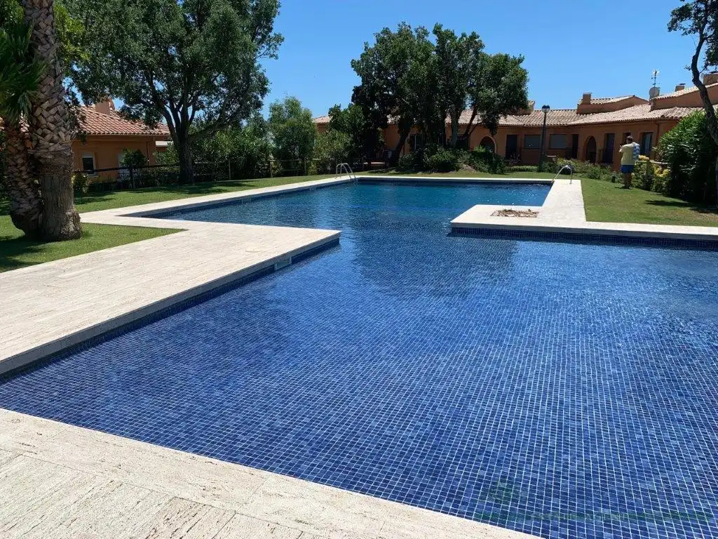 Piscina de Dúplex en venda en Castell d'Aro, Platja d'Aro i s'Agaró amb Aire condicionat, Calefacció i Terrassa