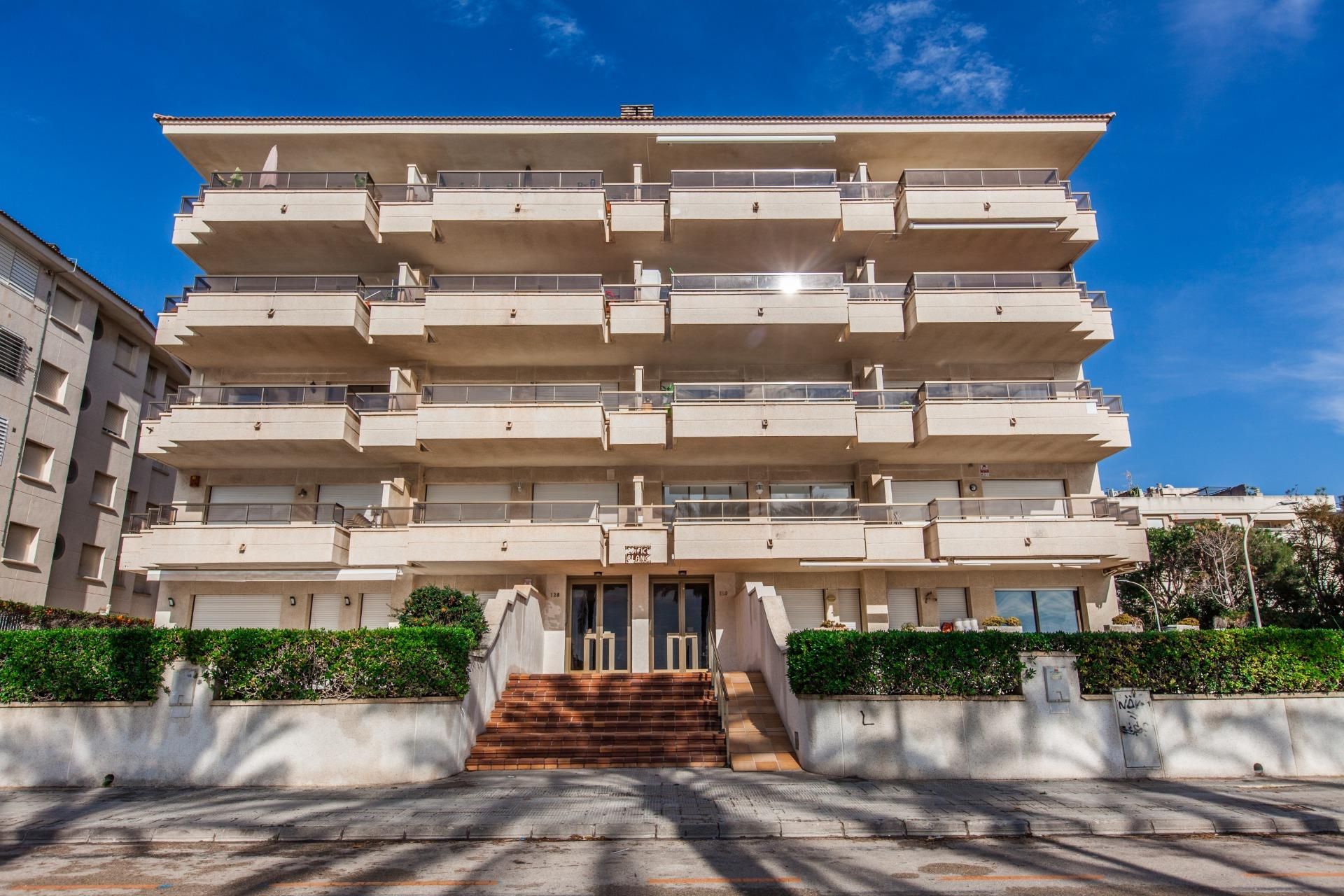 Vista exterior de Pis de lloguer en Calafell amb Calefacció i Terrassa