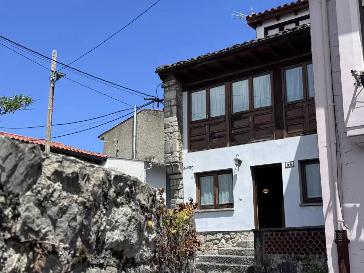 Vista exterior de Casa adosada en venta en Llanes con Calefacción, Jardín privado y Terraza