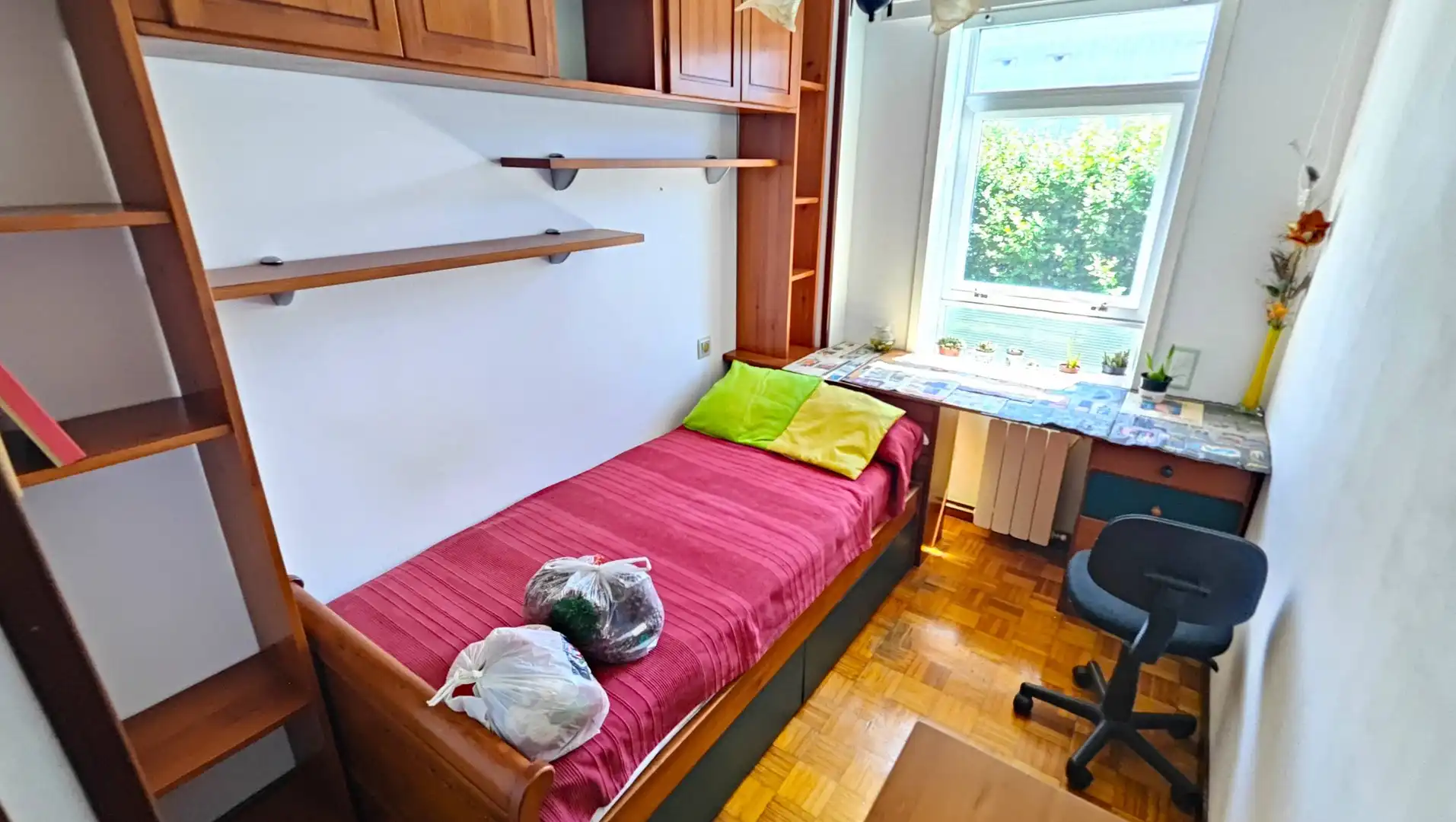 Habitación de Piso en venta en Santiago de Compostela  con Calefacción, Trastero y Amueblado
