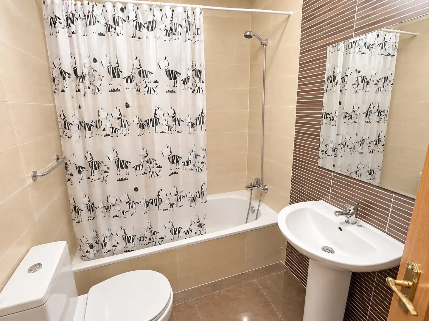 Baño de Piso en venta en Ciudad Real con Aire acondicionado, Calefacción y Amueblado