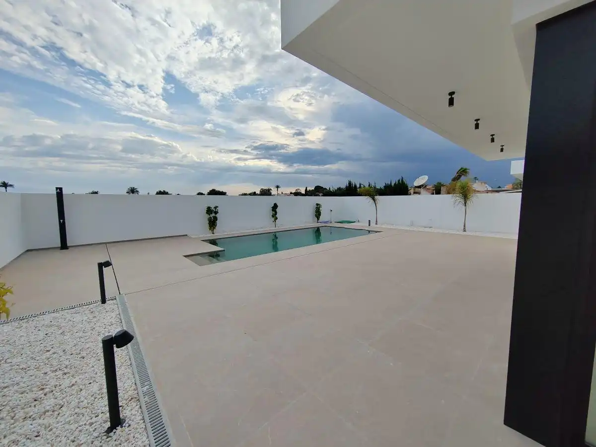 Piscina de Casa o chalet en venta en Sant Joan d'Alacant
