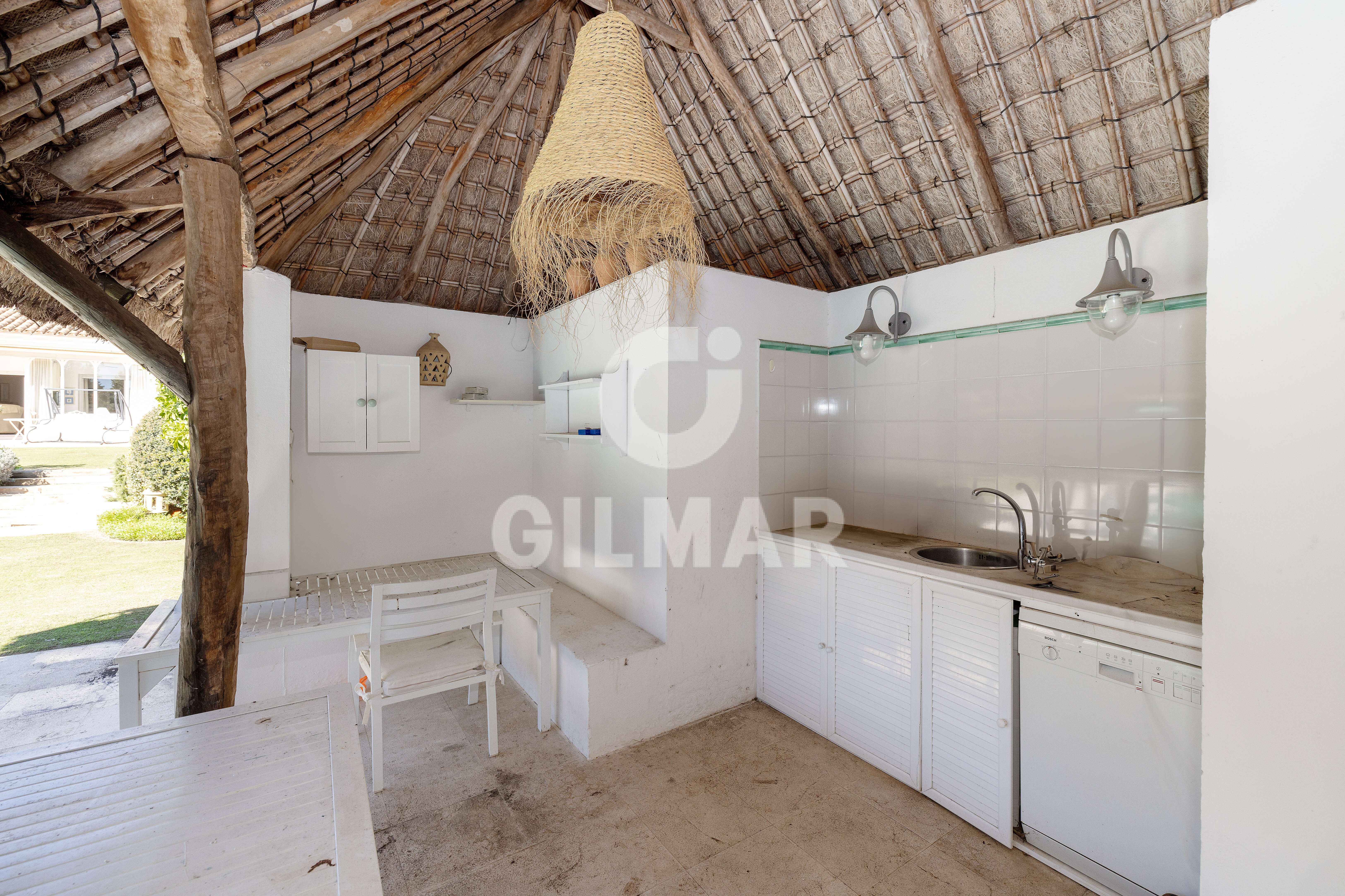 Cuina de Casa o xalet en venda en Jerez de la Frontera amb Aire condicionat, Calefacció i Jardí privat