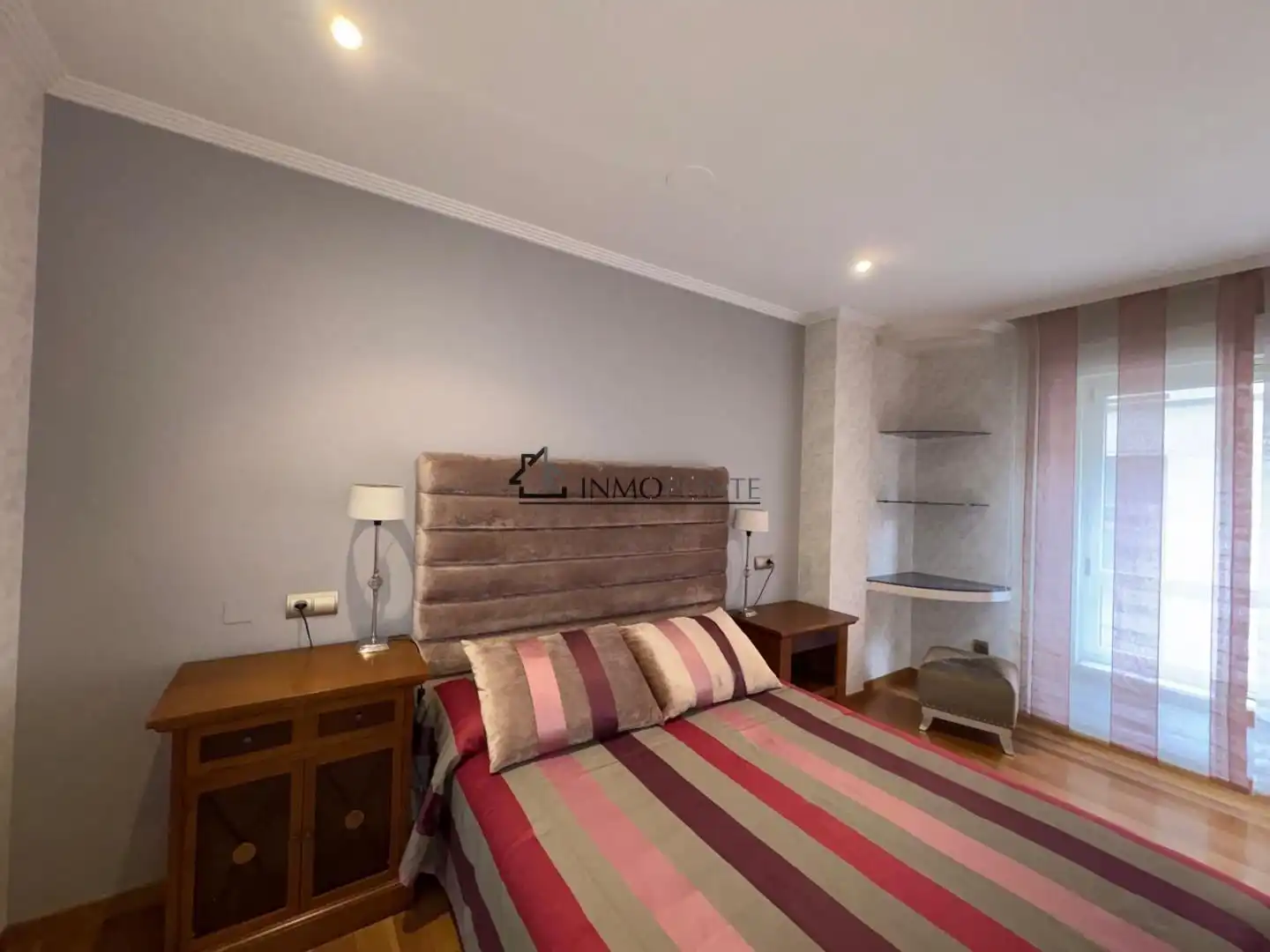 Schlafzimmer von Wohnung zur Miete in Pontevedra Capital  mit Heizung und Möbliert