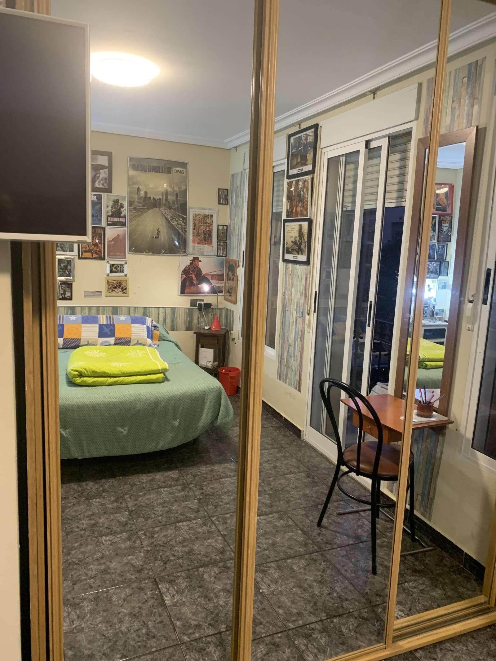 Bedroom of Flat to share in  Valencia Capital  with Air Conditioner, Heating and Terrace