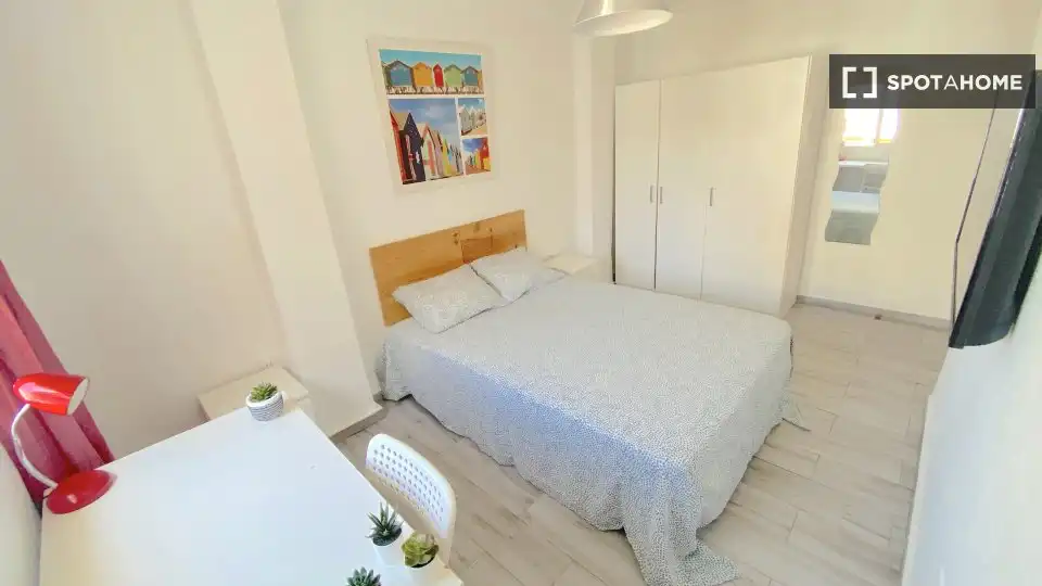 Bedroom of Flat for rent in Sevilla  with Air Conditioner, Heating and Furnished