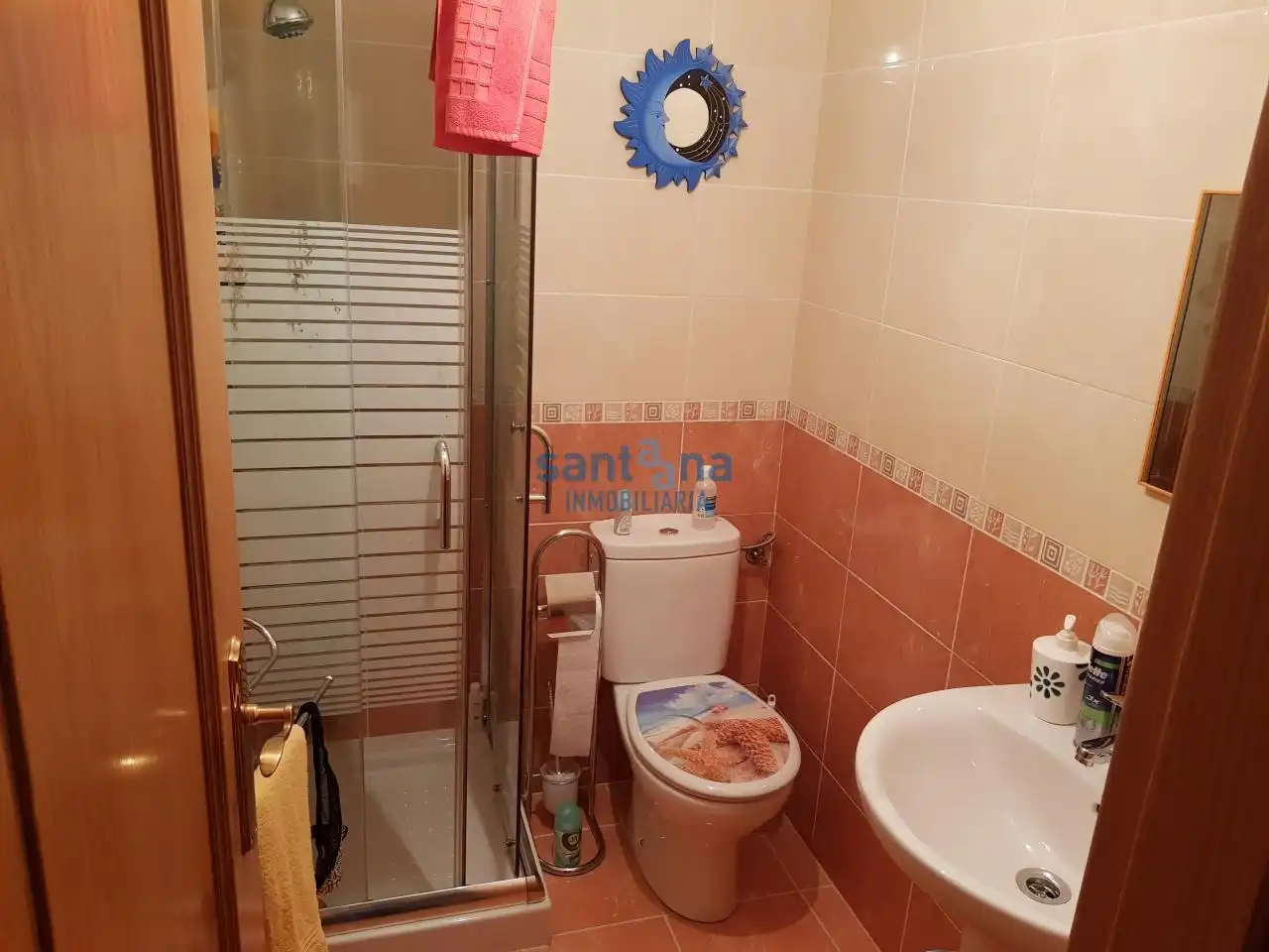 Bany de Apartament en venda en La Robla  amb Calefacció, Parquet i Terrassa