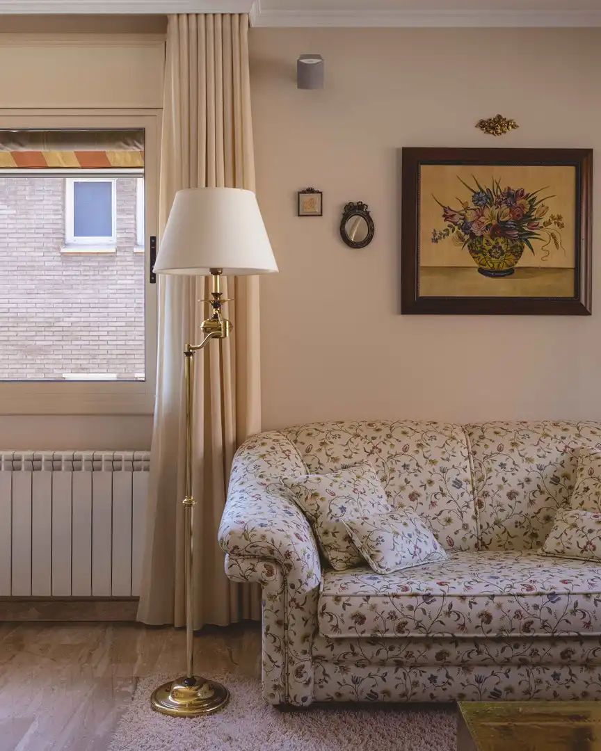 Sala d'estar de Àtic en venda en L'Hospitalet de Llobregat amb Terrassa i Balcó