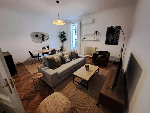 Piso en Alquiler en N/A en Cortes - Huertas