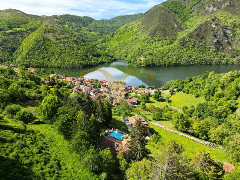 Vista exterior de Casa o chalet en venta en Caso con Calefacción, Jardín privado y Terraza