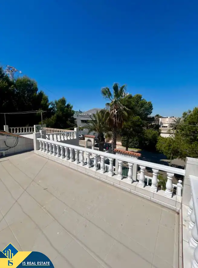 Vista exterior de Casa adosada en venta en Torrevieja con Calefacción, Jardín privado y Terraza