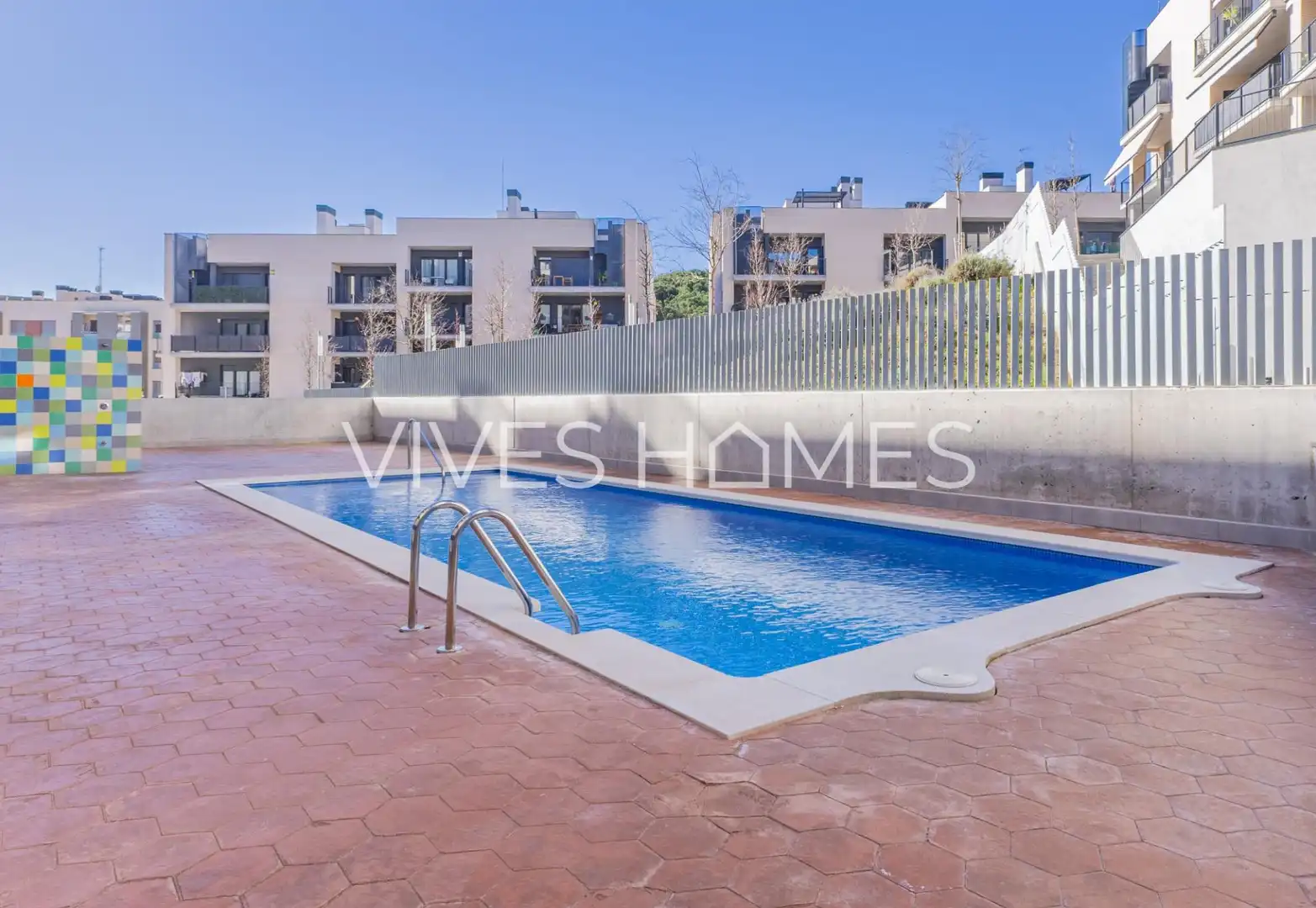 Schwimmbecken von Wohnung zum Verkauf in Arenys de Mar mit Klimaanlage, Heizung und Terrasse