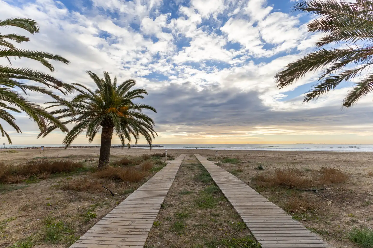 Vista exterior de Piso en venta en Sagunto / Sagunt con Aire acondicionado, Amueblado y Balcón