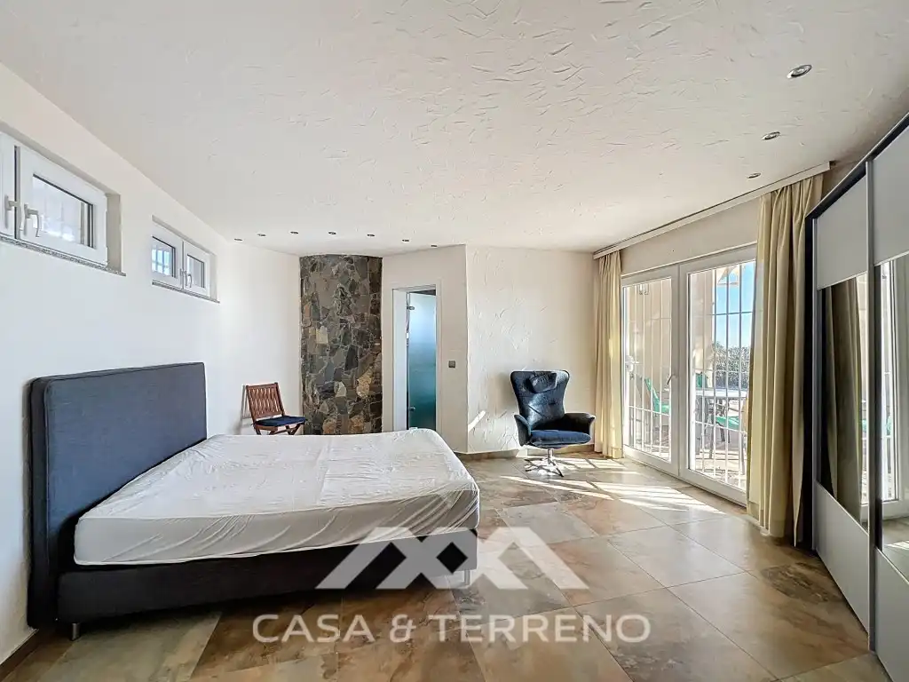 Vista exterior de Casa o xalet en venda en Algarrobo amb Jardí privat, Terrassa i Piscina