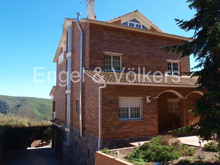 Exterior view of House or chalet to rent in Vallirana  with Air Conditioner, Heating and Private garden