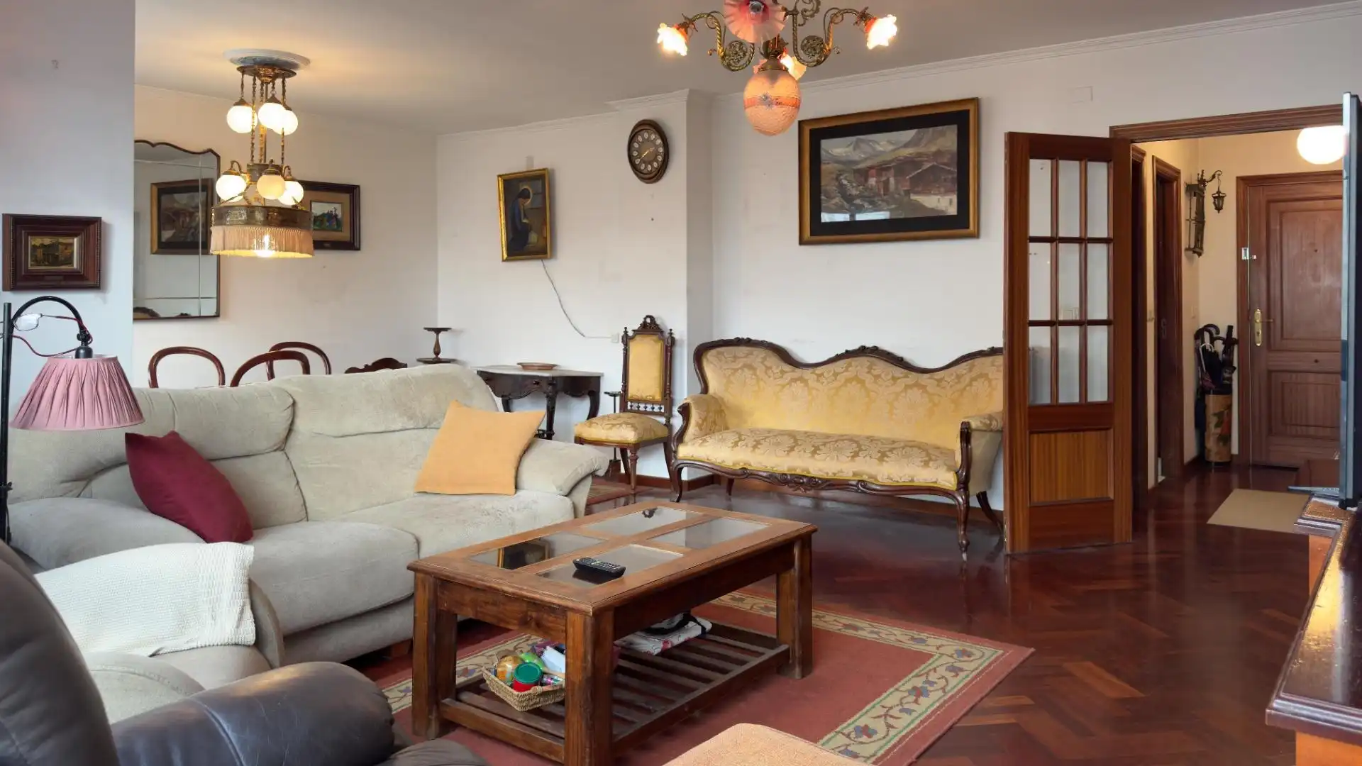 Sala de estar de Piso en venta en Padrón con Calefacción, Trastero y Amueblado