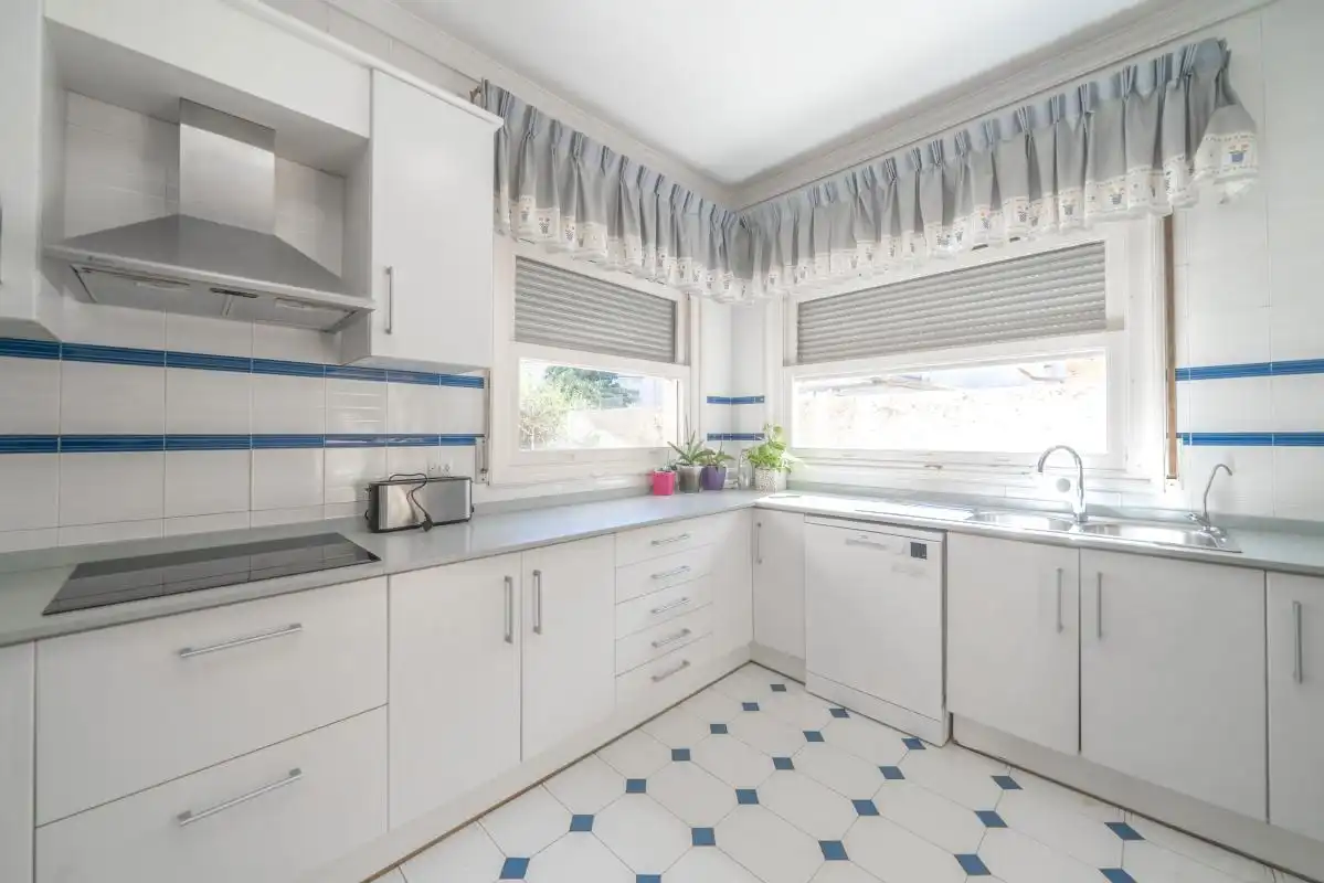 Cuina de Casa o xalet en venda en Dénia amb Aire condicionat, Calefacció i Jardí privat