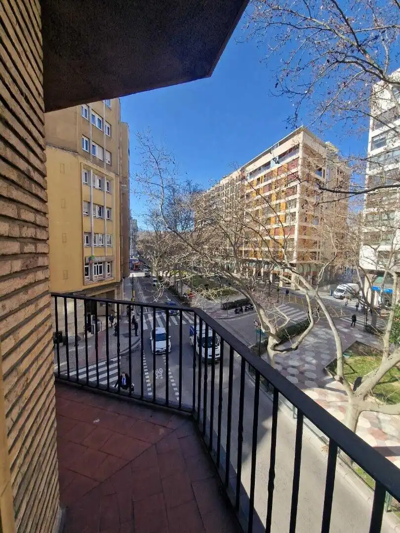 Flat for sale in Paseo Constitución - Las Damas