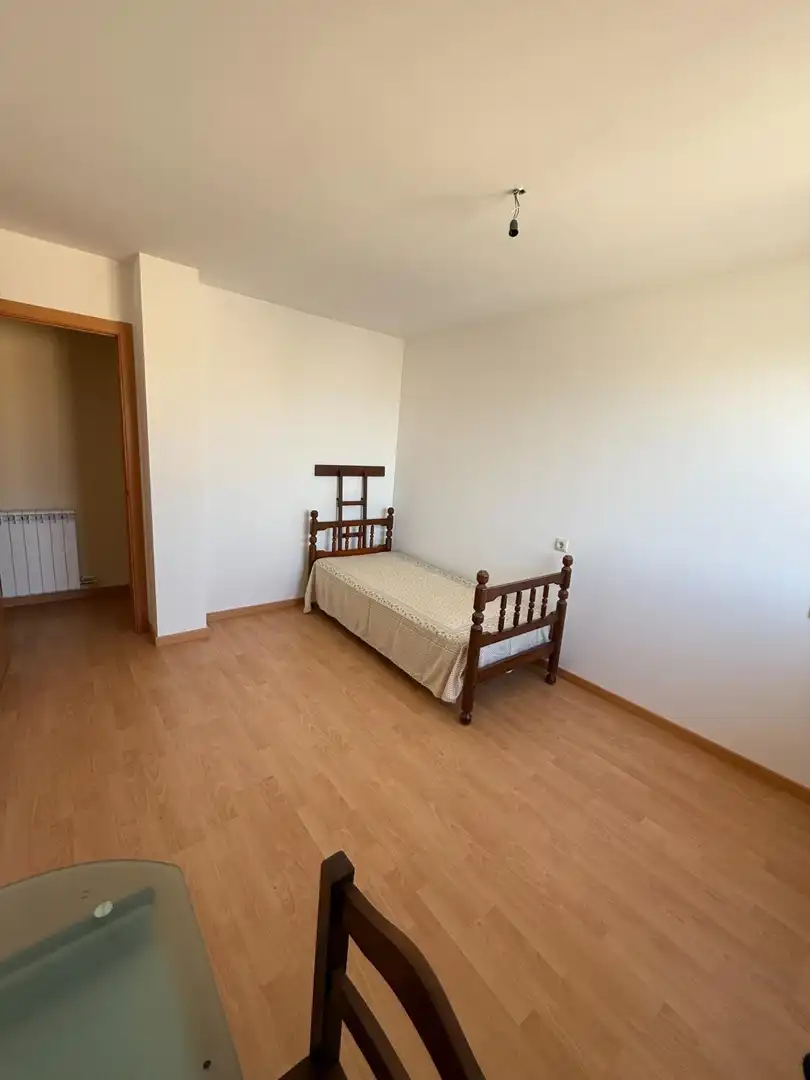 Habitación de Piso en venta en Pinseque con Balcón