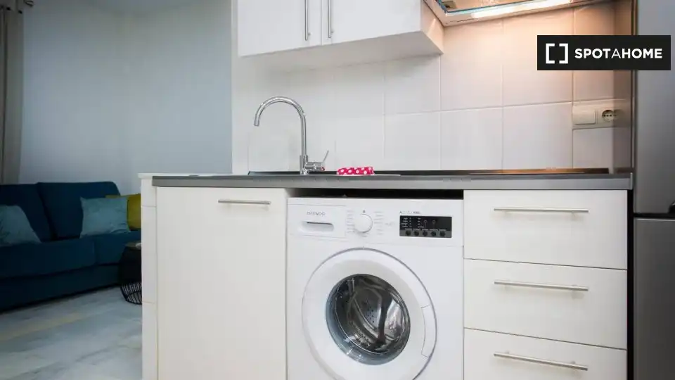 Cuina de Apartament per a compartir en Málaga amb Aire condicionat, Calefacció i Terrassa