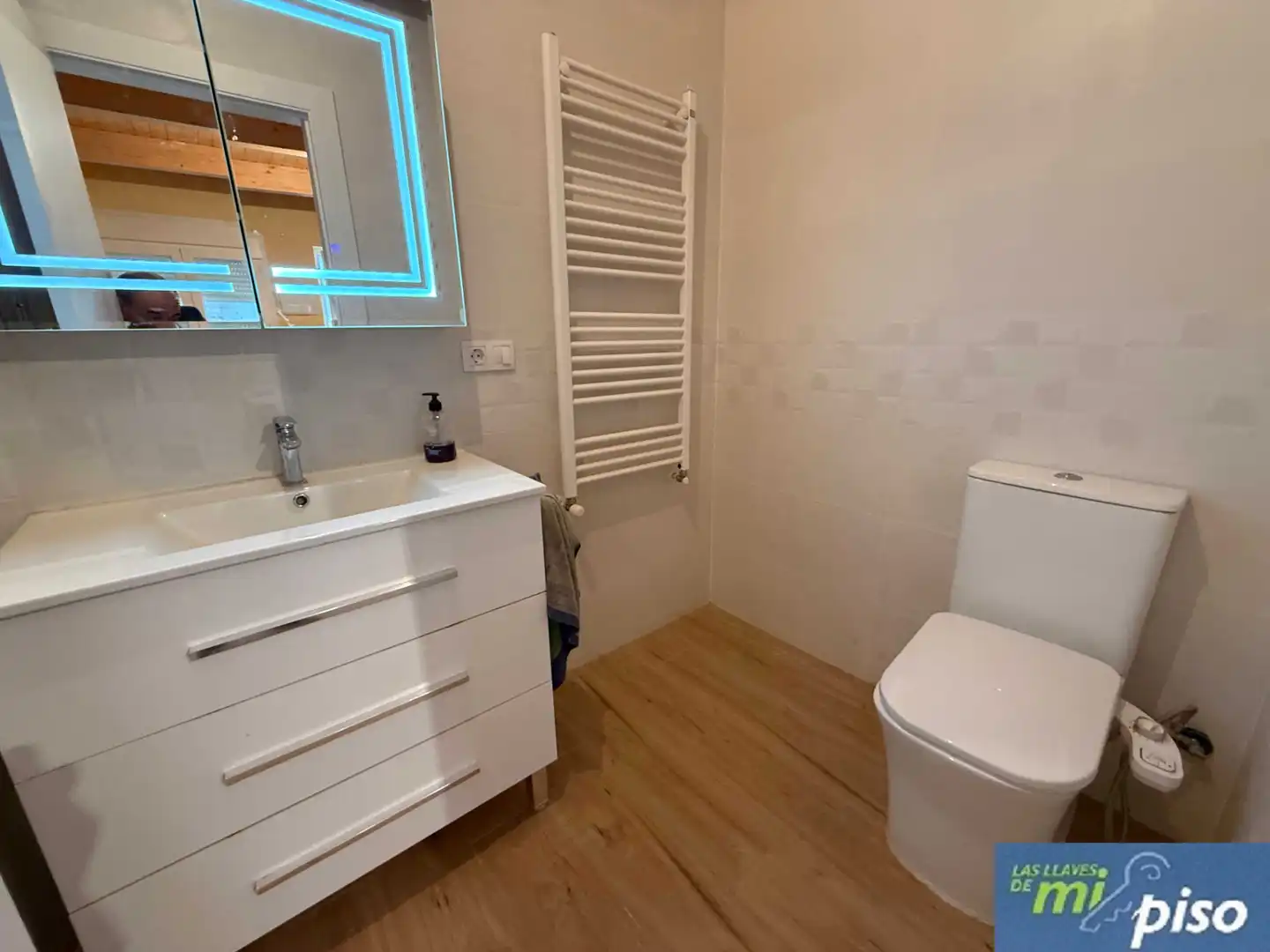 Bathroom of Flat for sale in Valladolid  with Heating, Parquet flooring and Terrace