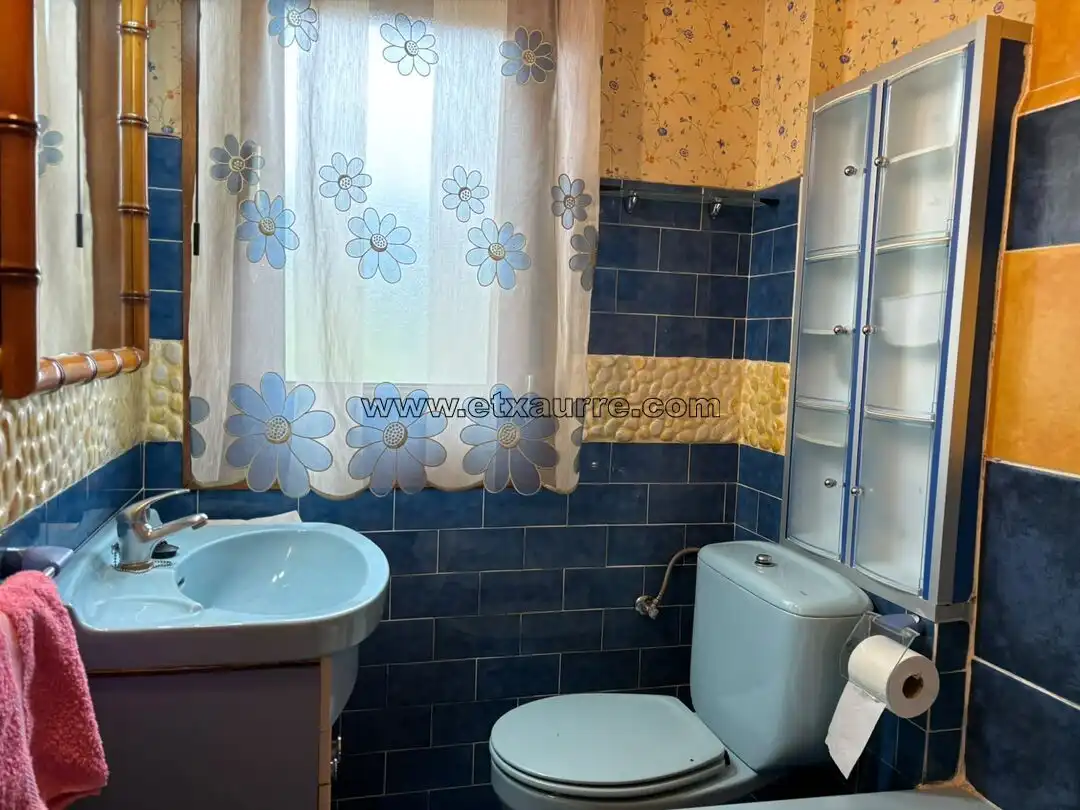 Baño de Piso en venta en Laudio / Llodio con Calefacción y Balcón