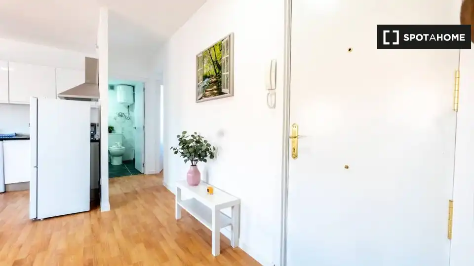 Flat for rent in Madrid  with Air Conditioner, Heating and Furnished