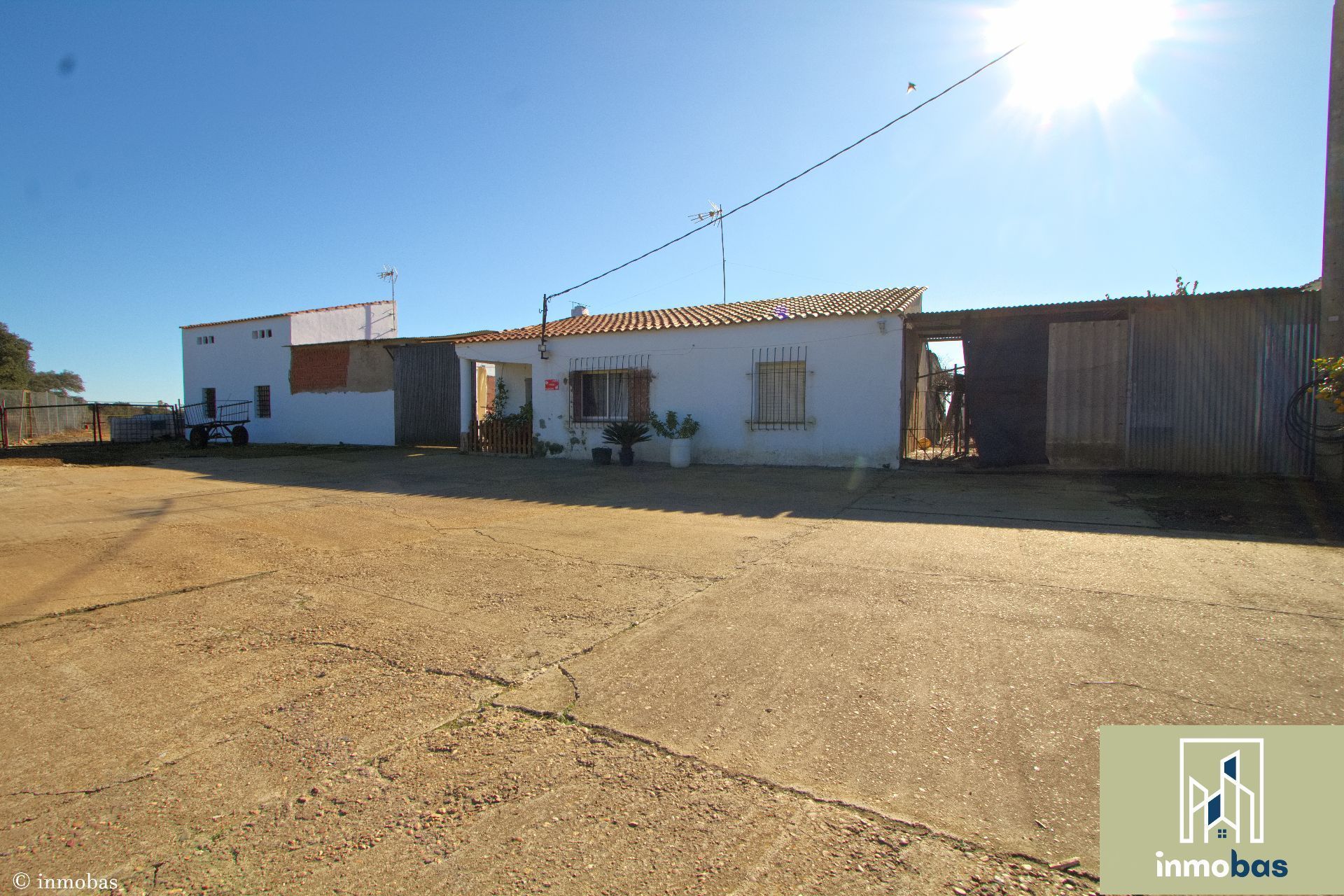 Vista exterior de Finca rústica en venda en Badajoz Capital amb Aire condicionat i Traster
