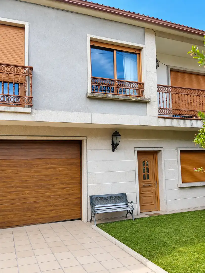 Vista exterior de Casa o chalet en venta en Poio con Calefacción, Jardín privado y Terraza